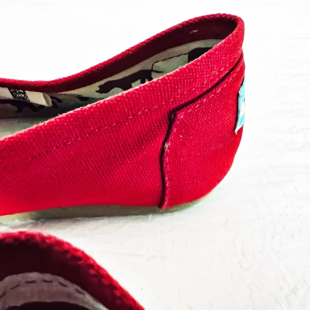 ♥️ TOMS ~ RED Original Classic Slip-ons ~ Size 8 ♥️ - Picture 6 of 7